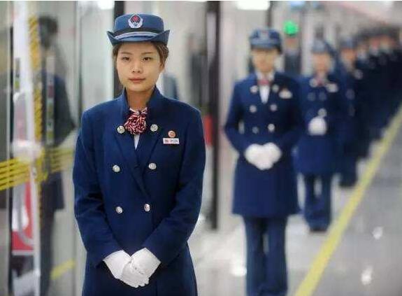 行業(yè)工服定做有什么區(qū)別