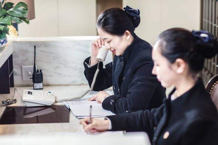 北京秋季長袖物業(yè)工服員工照