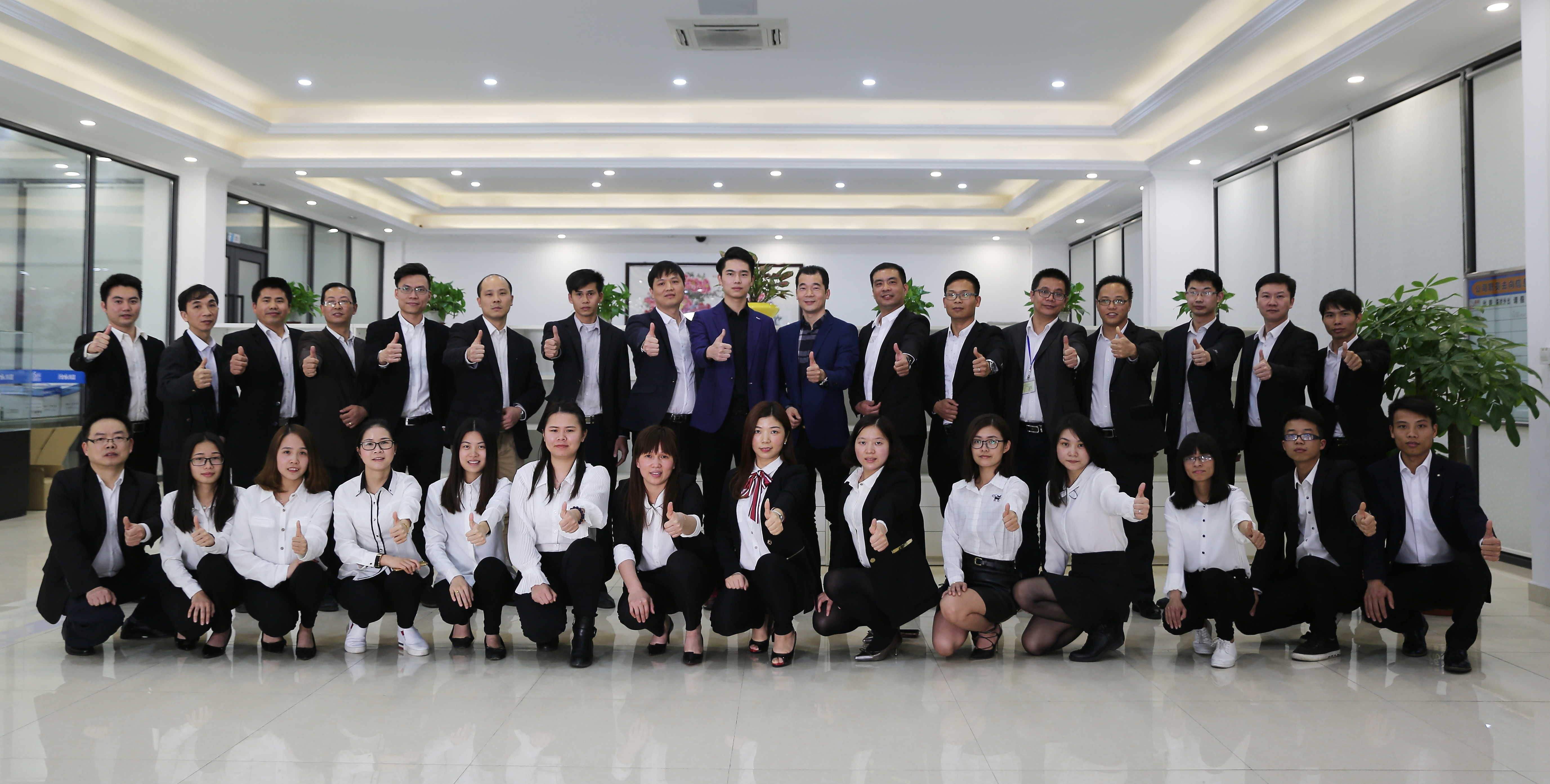 辦公室工服定制團(tuán)體照